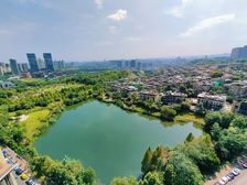 照母山爱琴海商圈旁 头排湖景 业主精装房9成新 必看保真