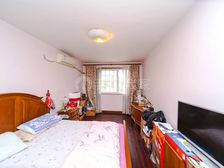 精装修2年,拎包入住,视野好,中层