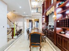 邻水系的一套类独栋,精装,注重隐私还没照片