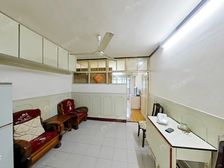 中间楼层有电梯,价上有惊喜,随时可看房,小区中间位置