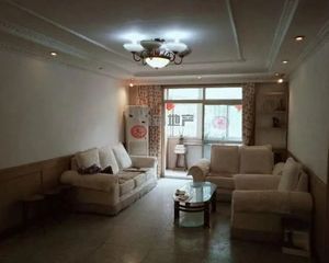 湖光小区 客厅通阳台 3南北通透两居 满五 总价175万