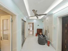 新上南北通全明户型,带院子 步行罗秀路站500米 带地暖