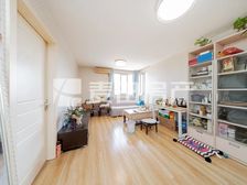 逸成东苑1室1厅精装修