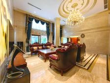 水街旁核心地段大叠拼大 双花园 独立电梯 底于同房九百