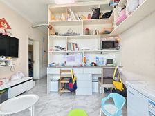 九龙坡区杨家坪步行街西南证券楼上位置特好安心出售