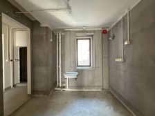 上叠带阁楼和露台,原始纯毛坯,可以自由装修,带车位