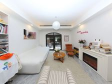 边套、边套、入户光照刺眼、大花园、装修保养好,欢迎实地看房。