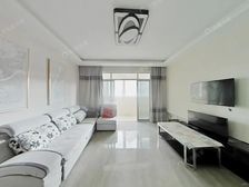 带三个大露台,钥匙房,。看房随时。