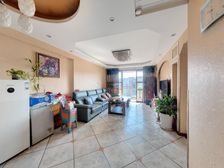 精装大三房,飘窗全部打了,视野开阔看中庭