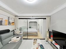 3楼朝南一房一厅,精装修拎包入住。房东阿姐诚意卖,看中还能谈