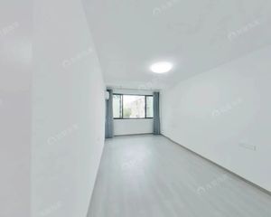 西湖银泰隔壁 杭附所属 地铁口边上 地段繁华
