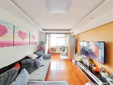 电梯三房精装修,一梯三户,楼梯全部铺设瓷砖,采光好。