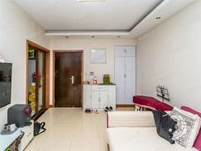 一梯两户,南北通透,交通便利,居家装修