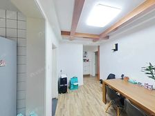 新上精装2房,业主自住,看房方便,次顶楼