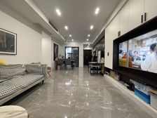 照母山光环轻轨旁。香港置地景悦 三房双卫180万 房源保真!