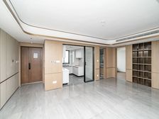 荣盛天翌 4室2厅 精装修四开间朝南 中间楼层 全新未入住