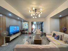 渝北区 协信春山台 四房 179万