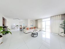 南滨路上一线江景板式结构,带150平屋顶花园