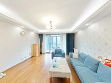 总监 力推 四开间朝南的户型 看房子有钥匙 书包在