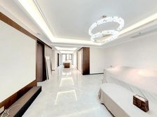 二楼带院,60万精装没住过,全天采光,带车位!