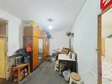 三开间朝南的格局,轨交旁,近大门口,出行方便