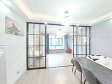 下楼下是4号轨交口,03年商品房 2梯多户 出租租金高