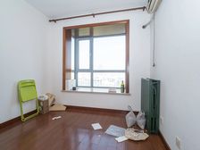 绿洲湖畔花园3室2厅2卫1阳台南10/28层