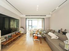 真北路地铁口景观三件套...精装修三房两卫...电梯中高层