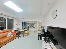 业主自主精装修,可拎包入住,业主置换诚意出售,税费各付