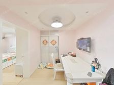 精装修电梯中区两房一厅,近轨交6线,采光好,诚心售,看房方便