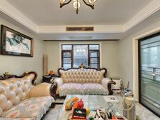 玄武湖一楼带院子 采光不遮挡 精装修大三房 交通便利