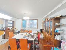 战区总力荐!边套全明,非常亮堂,户型正气,产权清晰,诚心出售