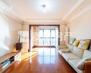 小区中间位置安静不临街南北通透