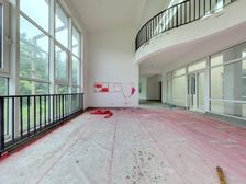 中房新出经典宅子,户型大气,位置好,价格好谈,欢迎实地看房。