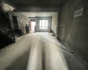 别墅香栀花园 288平3居 南向毛坯 视野无遮挡