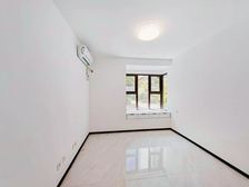 次新房 精装可拎包入住 双卫生间 朝南 电梯房 近地铁