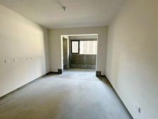 急售!单价9xxx!凤凰路!龙湖天街旁!置换未住!诚心出售!