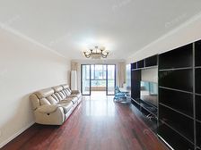 万科带大露台的两房,三开间朝南,户型正气