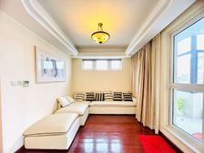 新上独栋别墅,带双车位,独栋带大花园,闹中取静。