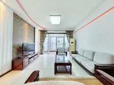 南坪商圈内,近轻轨,小区环境优美,居家安静。