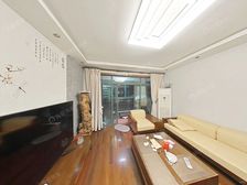 品质四房,三个卫生间,小区位置好,诚意出售。