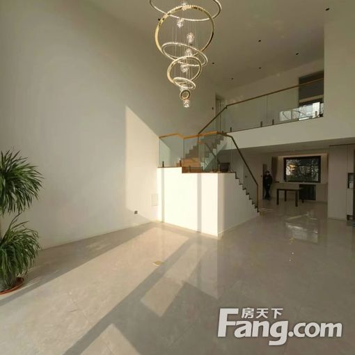 顺义国际旁 优山A区 全新装修复式叠拼 4居室 随时起租