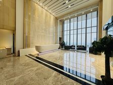 适合展厅和办公一体 2300方精装修 7米层高 地铁口 直租