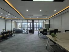 盘龙区175平地铁口丨东向房两个隔间带全套家具丨户型方正