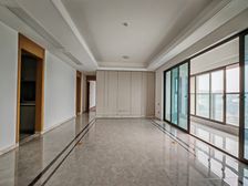 中央公园一环香港置地品质大平层。上峯组团255万 房源保真!