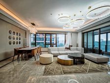 中央公园一环香港置地头排大平层。上峯组团708万 房源保真!