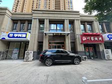 (租金14万)8米大开间,路劲城小区大门口沿街商铺,好停车