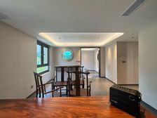 中央公园香港置地品质房源。带露台花园,216万,房源保真!