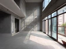 旁边就是南岸区,中叠别墅,居家安静,价格便宜