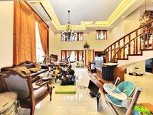 独立别墅,私密性高,两面临河,面宽开阔,格局好,大花园,诚售